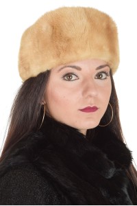 Бежова дамска шапка от естествен косъм
