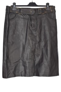 Elegante schwarze Rock aus Echtleder